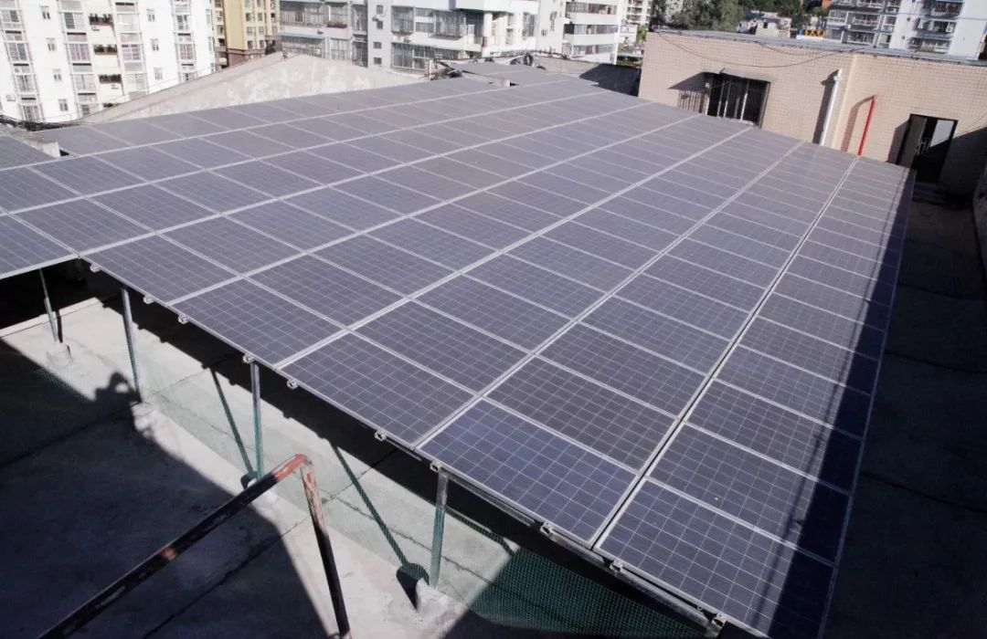 屋頂上的太陽(yáng) 光伏發(fā)電邁向千家萬(wàn)戶